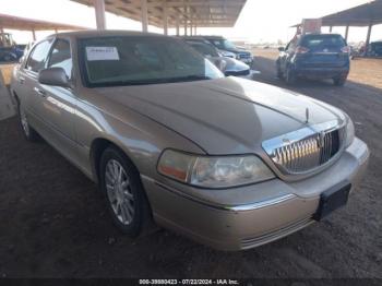  Salvage Lincoln Towncar