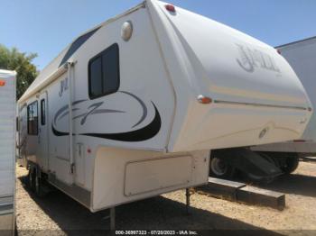  Salvage Thor California 5th Wheel Trai