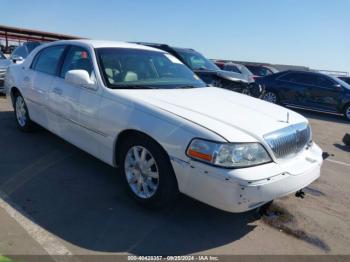  Salvage Lincoln Towncar