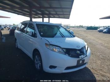  Salvage Toyota Sienna