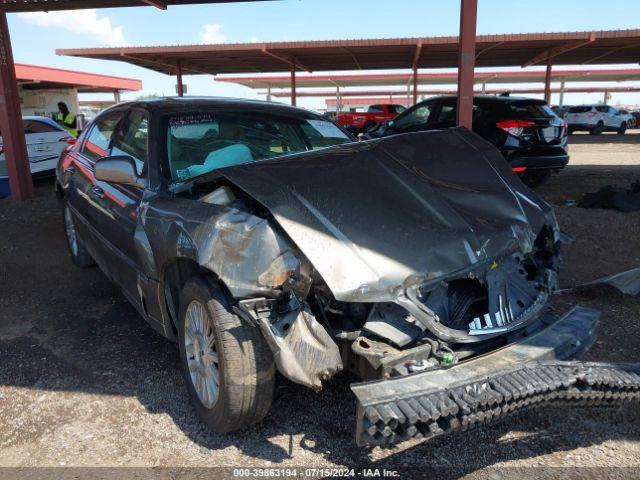  Salvage Lincoln Towncar