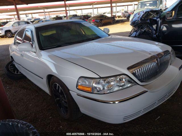  Salvage Lincoln Towncar