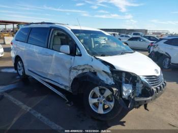  Salvage Toyota Sienna