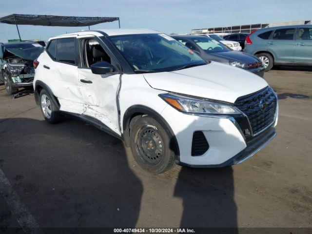  Salvage Nissan Kicks