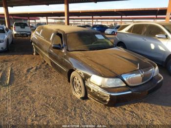  Salvage Lincoln Towncar