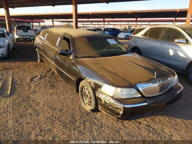  Salvage Lincoln Towncar