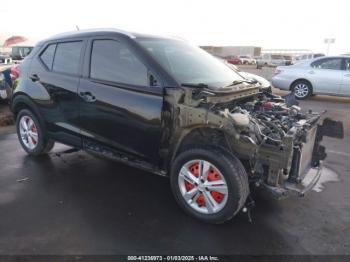  Salvage Nissan Kicks