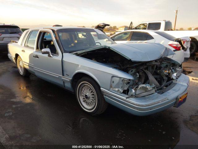  Salvage Lincoln Towncar