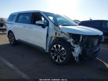  Salvage Kia Carnival