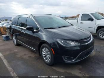  Salvage Chrysler Pacifica