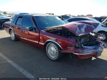  Salvage Lincoln Towncar