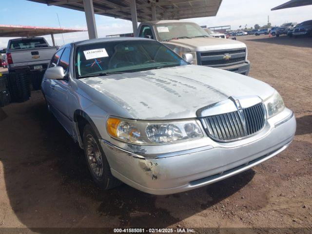  Salvage Lincoln Towncar