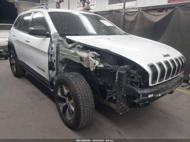  Salvage Jeep Cherokee