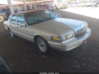 Salvage Lincoln Towncar