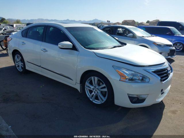 Salvage Nissan Altima