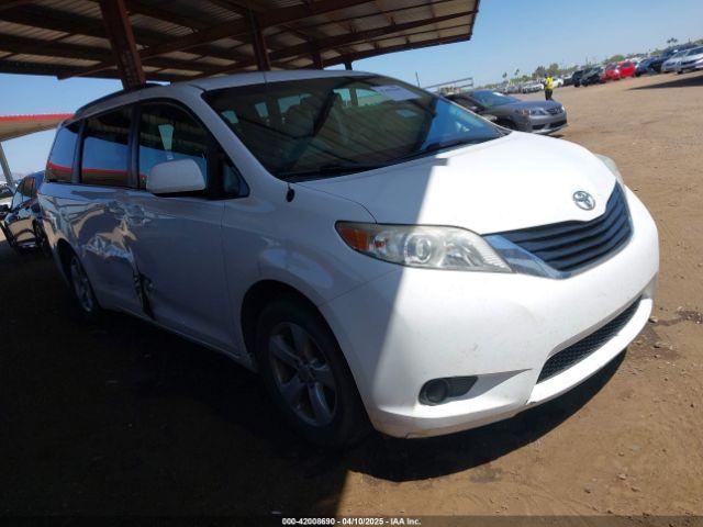  Salvage Toyota Sienna