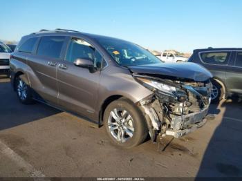  Salvage Toyota Sienna