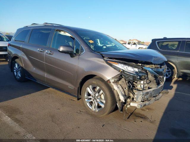  Salvage Toyota Sienna