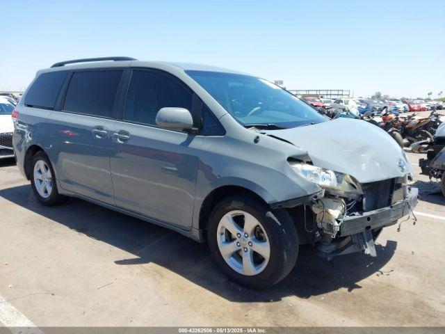  Salvage Toyota Sienna