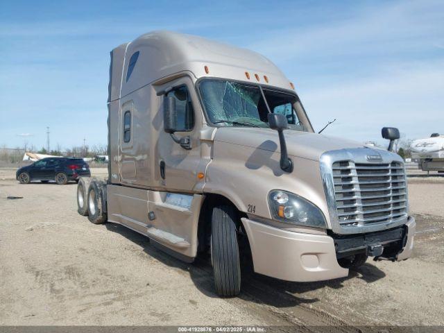  Salvage Freightliner Cascadia 125