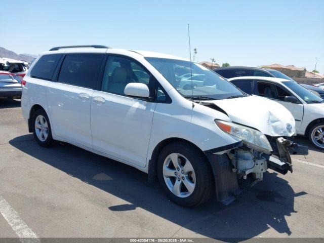  Salvage Toyota Sienna
