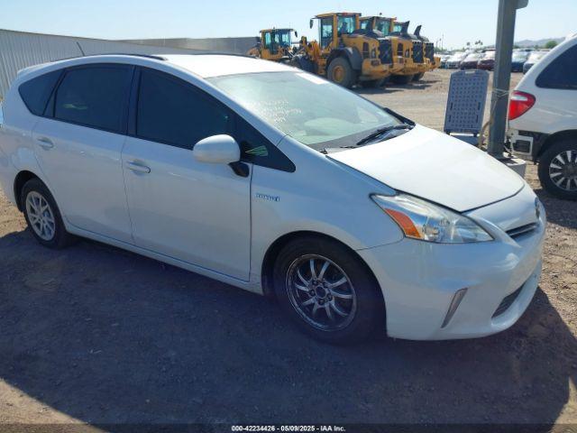  Salvage Toyota Prius v
