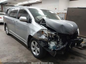  Salvage Toyota Sienna