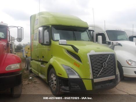  Salvage Volvo Vnl