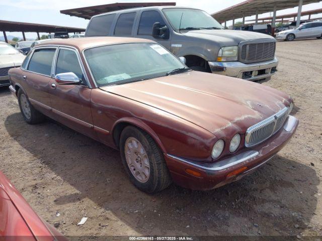  Salvage Jaguar Xj8