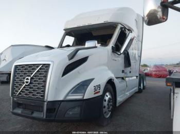  Salvage Volvo Vnl