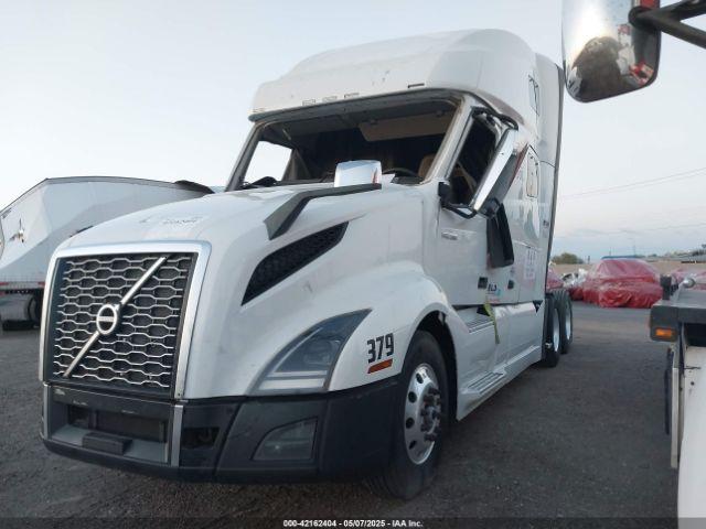  Salvage Volvo Vnl