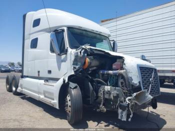  Salvage Volvo Vnl