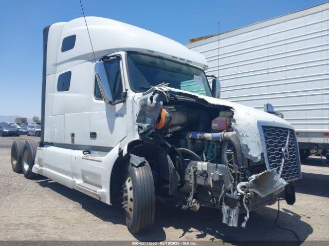  Salvage Volvo Vnl