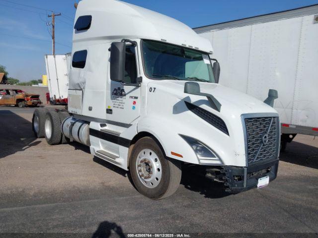  Salvage Volvo Vnl