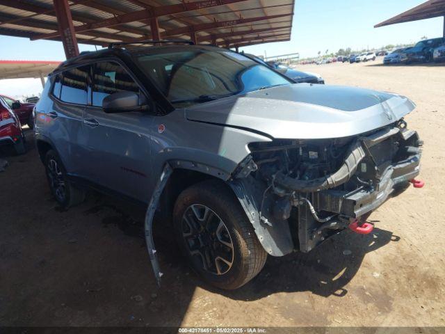  Salvage Jeep Compass