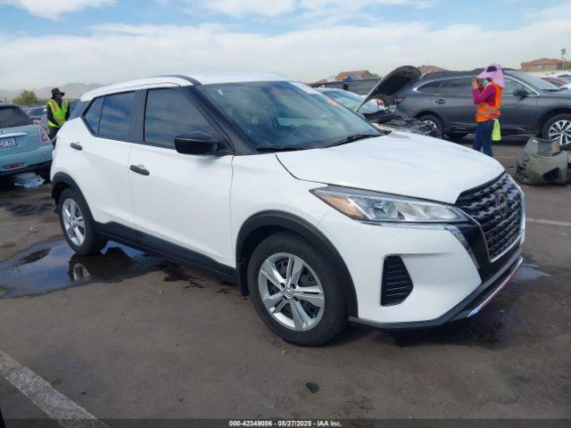 Salvage Nissan Kicks