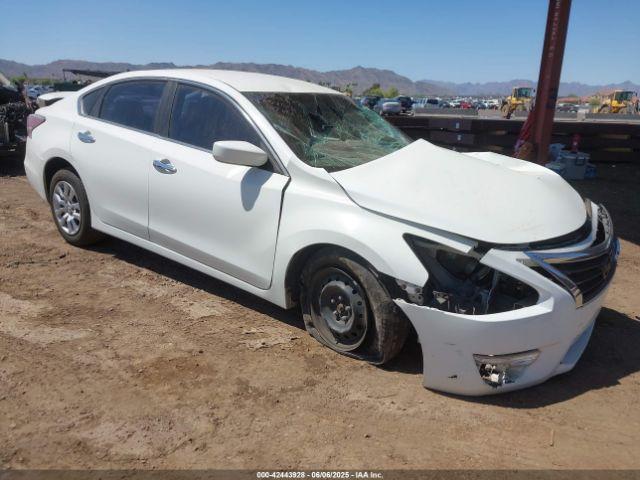 Salvage Nissan Altima