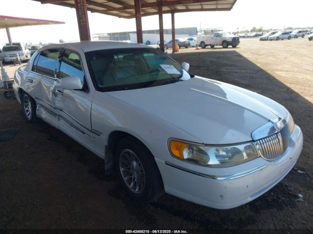  Salvage Lincoln Towncar