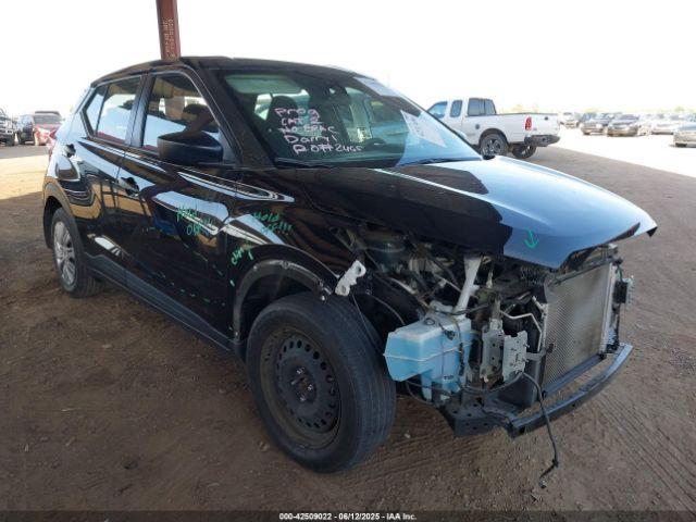  Salvage Nissan Kicks