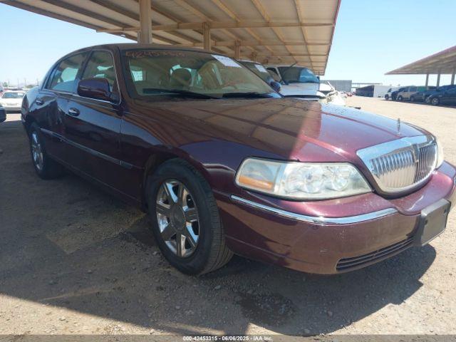  Salvage Lincoln Towncar