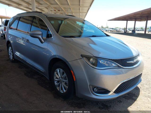  Salvage Chrysler Pacifica