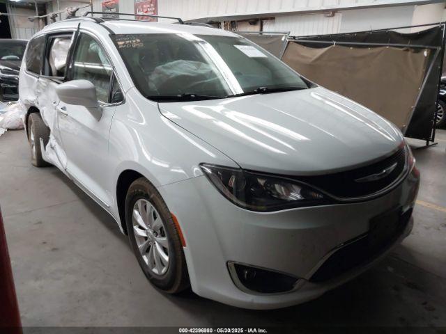  Salvage Chrysler Pacifica