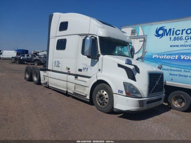  Salvage Volvo Vn