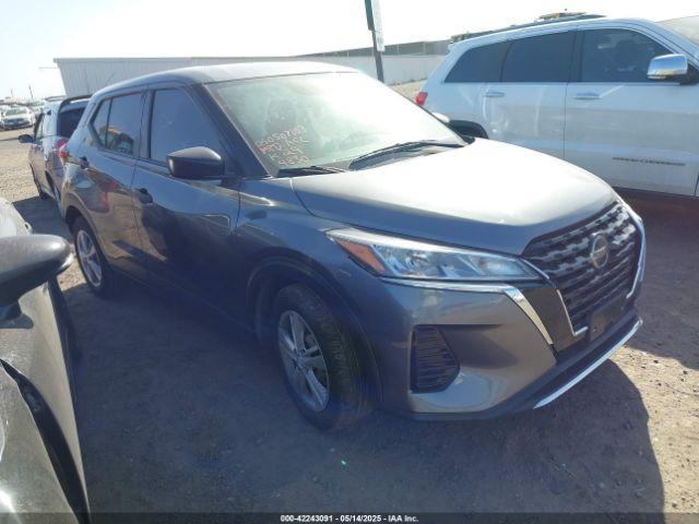  Salvage Nissan Kicks