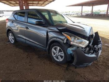 Salvage Nissan Kicks