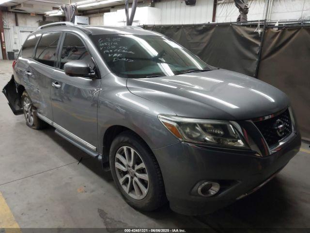  Salvage Nissan Pathfinder