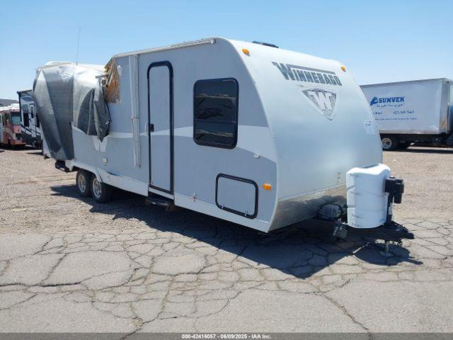  Salvage Winnebago Minnie