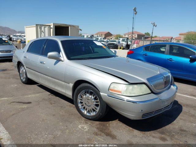  Salvage Lincoln Towncar