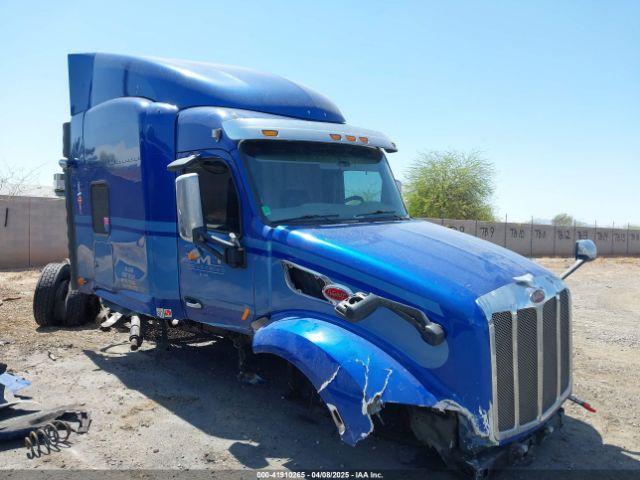  Salvage Peterbilt 579