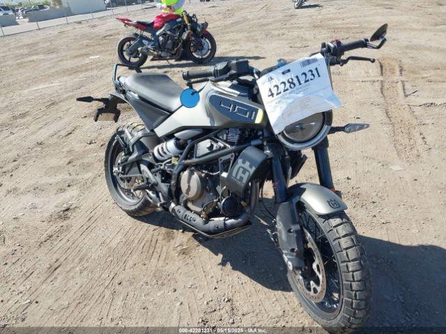  Salvage Husqvarna Vitpilen 401 Svartpilen 4
